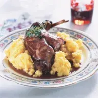 Králík marinovaný v červeném víně