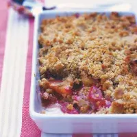 Švestkový 'krambl' s rebarborou