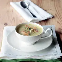 Krémová květáková polévka s kuřetem Krémová květáková polévka s kuřetem