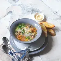 Kroupová polévka se slaninou a žampiony