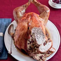 Krůta s nádivkou a šampaňskou omáčkou Krůta s nádivkou a šampaňskou omáčkou