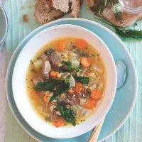 Krůtí polévka s čočkou a kopřivami