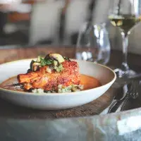 Dušení: Krůtí stehna na paprice Dušení: Krůtí stehna na paprice