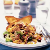 Kukuřičný salát s tuňákem