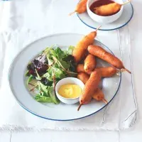 Kukuřičné hotdogy v indiánském stylu