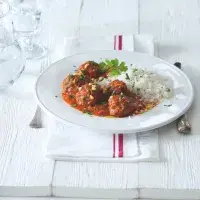 Kuličky v rajčatové omáčce s piniemi Kuličky v rajčatové omáčce s piniemi