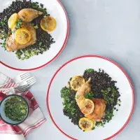 Kuře s čočkou a salsou verde