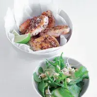 Kuřecí řízek s hrubou solí a drceným pepřem