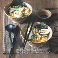 Ramen s uzeným kuřetem a kukuřicí