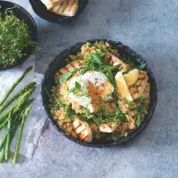 Kuskus s haloumi a ztraceným vejcem Kuskus s haloumi a ztraceným vejcem