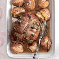 Kůzlečí pečeně s bramborami