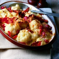 Květák zapečený s paprikami a smetanou