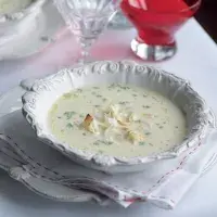 Květáková polévka s pečeným česnekem Květáková polévka s pečeným česnekem