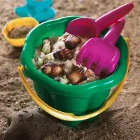 Kyblík s pískem (narozeninový dort)