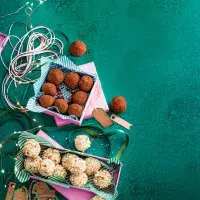 Lanýže s tmavou a bílou čokoládou a Baileys Lanýže s tmavou a bílou čokoládou a Baileys