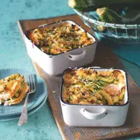 Lasagne s cuketami, lososem a bešamelem