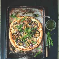 Lilková pizza po sicilsku