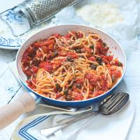 Linguine s krémovou rajčatovou omáčkou & kapary