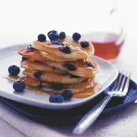 Lívance s borůvkami a medovou omáčkou Lívance s borůvkami a medovou omáčkou