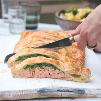Losos jako Wellington se šťouchanými bramborami Losos jako Wellington se šťouchanými bramborami