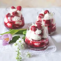 Malinový Eton mess Malinový Eton mess