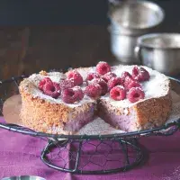 Koláč s mandlemi a malinami Koláč s mandlemi a malinami