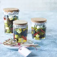 Marinované olivy s balkánským sýrem a chilli Marinované olivy s balkánským sýrem a chilli