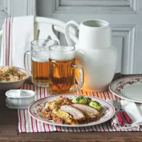 Pečený vepřový bůček s žemlovou nádivkou