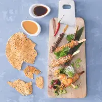 Masové a rybí špízky s arašídovou omáčkou & omáčkou yakitori