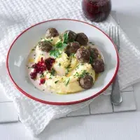 Masové kuličky se smetanovou omáčkou Masové kuličky se smetanovou omáčkou