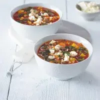 Minestrone s kroupami a uzenou paprikou Minestrone s kroupami a uzenou paprikou