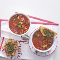 Minestrone s klobáskami a pestem