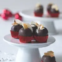 Nepečené arašídové kuličky