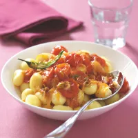 Noky s omáčkou arrabbiata