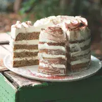 Ořechový dort s krémem z mascarpone s araratem Ořechový dort s krémem z mascarpone s araratem