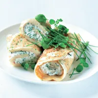 Pažitkové palačinky s jemnou bylinkovou náplní Pažitkové palačinky s jemnou bylinkovou náplní