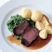 Pečená květová špička se špenátem a knedlíky