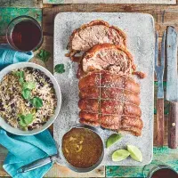 Pečená vepřová kýta s rýží s černými fazolemi