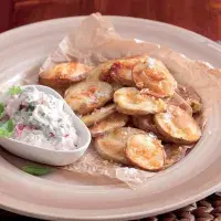 Pečené brambory s omáčkou z fety Pečené brambory s omáčkou z fety