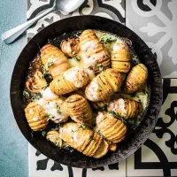 Pečené brambory se sýrem taleggio a tymiánem