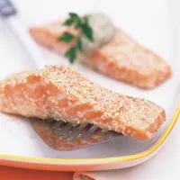 Pečený losos v sezamu Pečený losos v sezamu