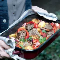 Pekáček s masem a bramborami Pekáček s masem a bramborami