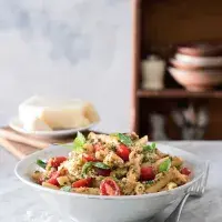 Penne s mandlovým pestem a rajčátky Penne s mandlovým pestem a rajčátky