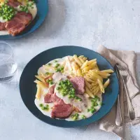 Penne s uzeným a křenovou omáčkou