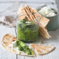 Pesto z ředkvičkových lístků