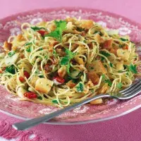 Pikantní špagety se sušenkovou posypkou