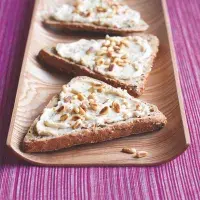 Piniové medové máslo