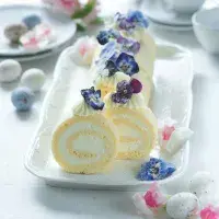 Piškotová roláda s krémem z bílé čokolády