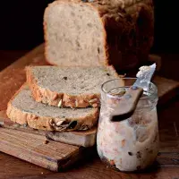 Pivní chléb s domácími škvarky