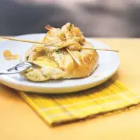 Plísňový sýr s mandlemi v balíčku Plísňový sýr s mandlemi v balíčku
